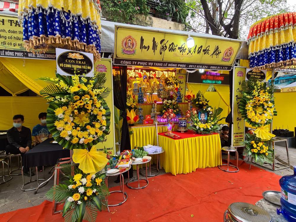 Gợi ý thiết kế phông rạp đơn giản mà vẫn trang nghiêm