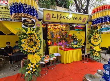 So sánh giữa tự tổ chức tang lễ và thuê dịch vụ tang lễ