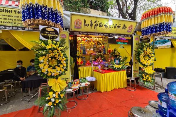 So sánh giữa tự tổ chức tang lễ và thuê dịch vụ tang lễ